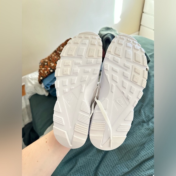 New nike runners - Picture 3 of 3